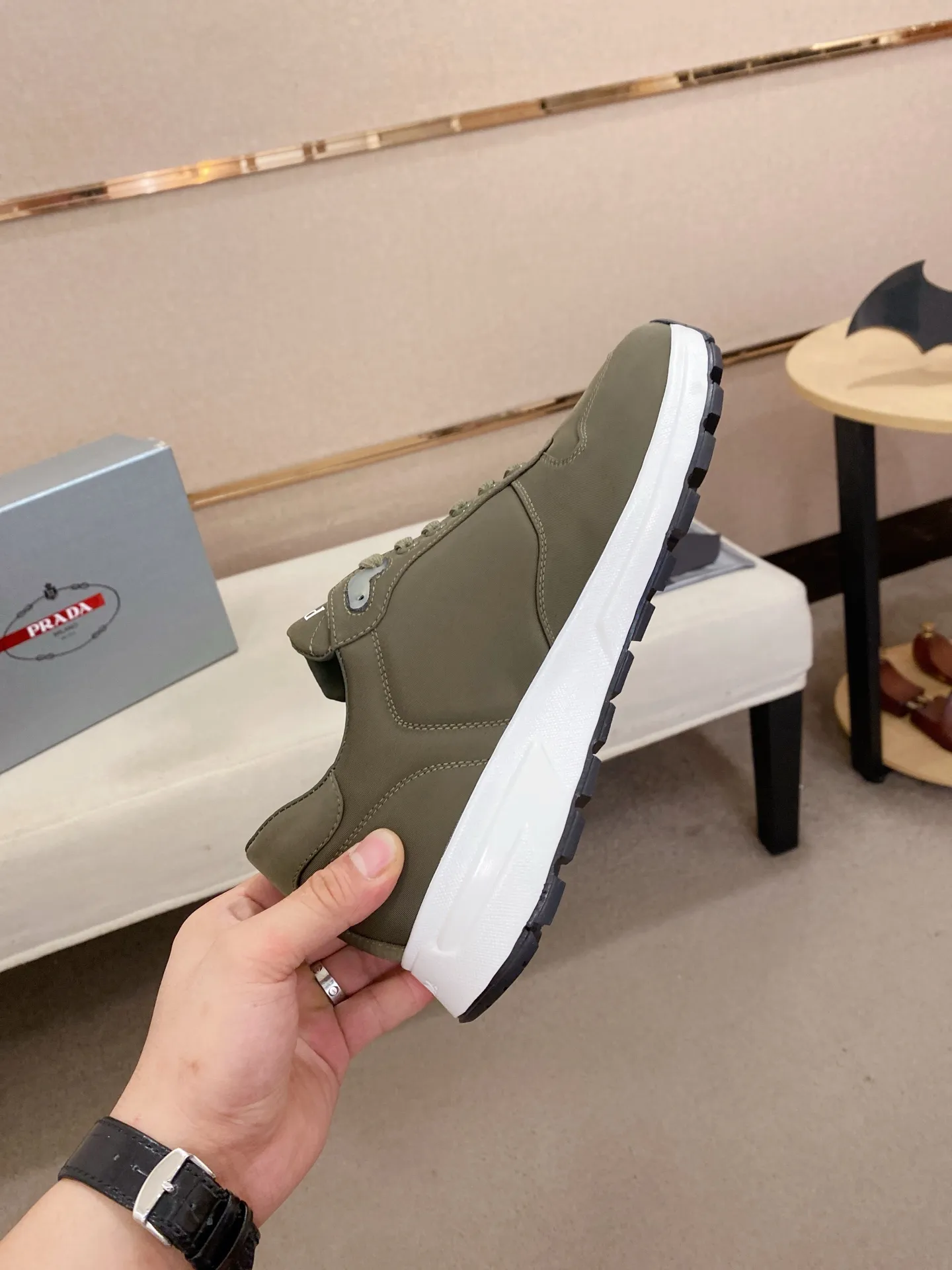 Factory price 540💰 ✔️✔️✔️High version High-quality new PRADA counters are on the market at the same time. The new men's shoes and 😘fabrics are selected from imported first-layer cowhide and are made by pure handcrafts. Lining: Full cowhide lining. 👍🏿 High-end ☄️ air-cushion molded anti-slip rubber outsole, exquisite lines, simple and elegant, comfortable and high-end for leisure travel. Code number: 38 to 44